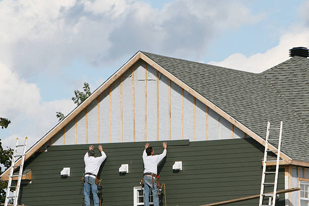 Professional Emergency Siding Repair technician working in Linden, NJ